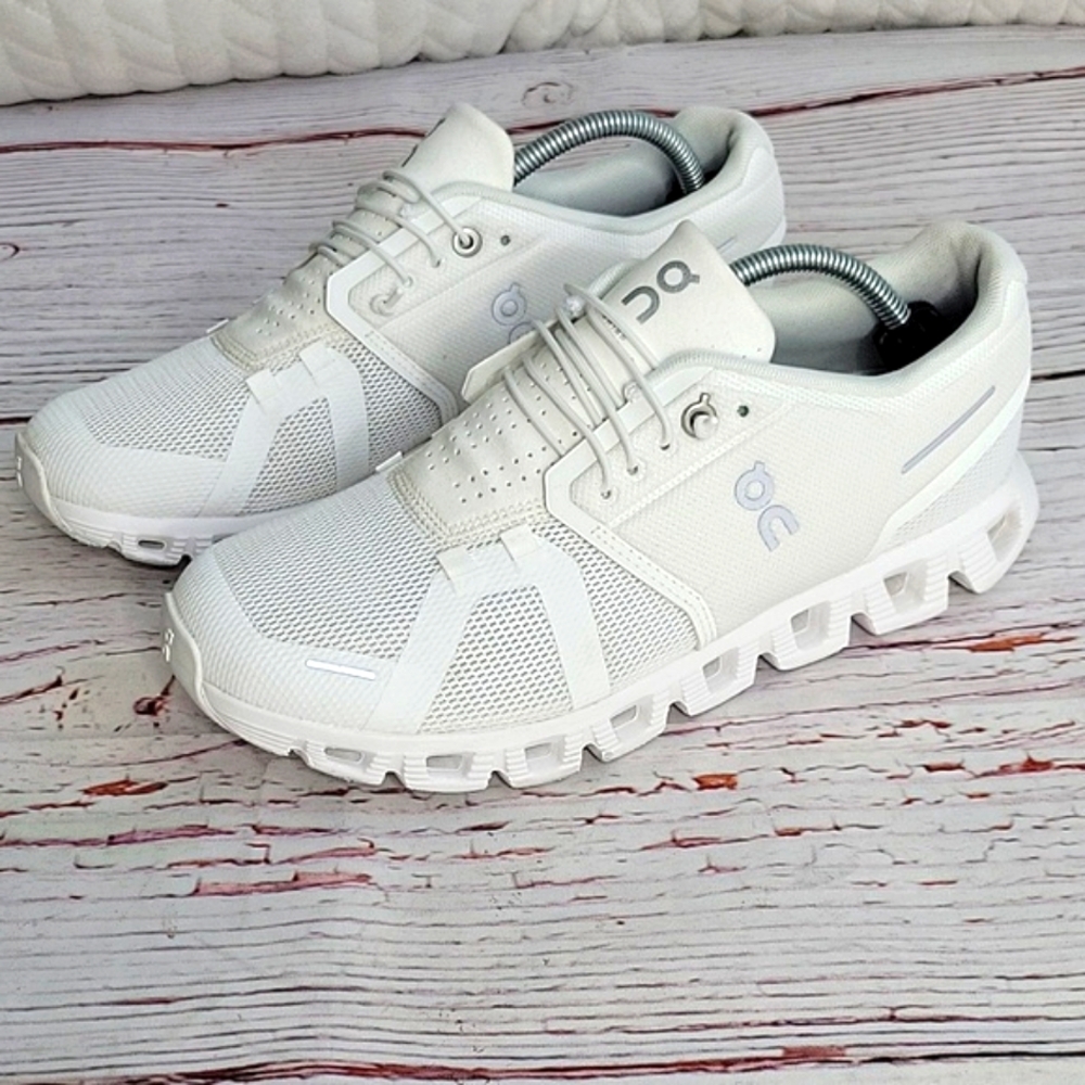 ON RUNNING Sneakers Size 8.5